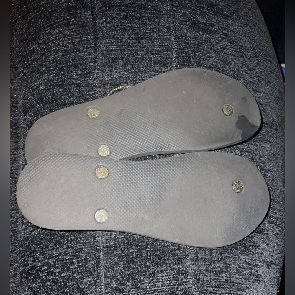 Very used old navy flip flops